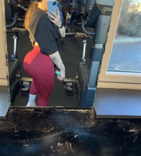 jus a red booty r girlsinyogapants