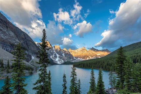 Moraine Lake In Rocky Mountains At Sunrise Stock Image Image Of Green