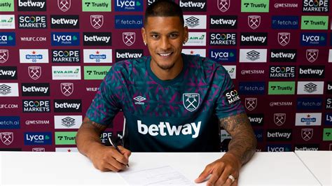 Alphonse Areola West Ham Sign Goalkeeper On Permanent Five Year Deal From Paris Saint Germain