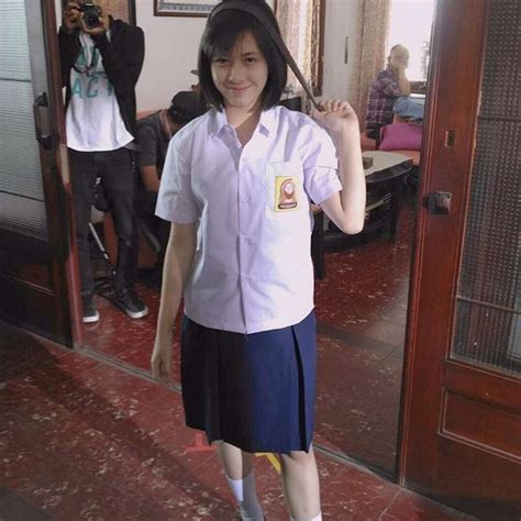 The queen of black magic: Si Manis Adhisty Zara, Pemeran Disa di Film 'Dilan' - Foto 3