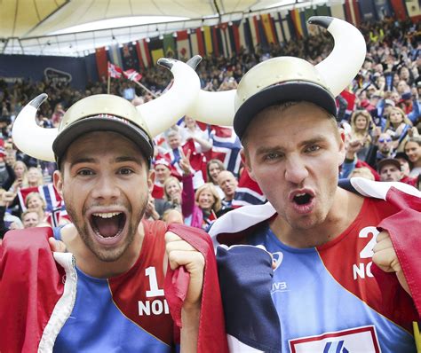 Klar for kvartfinale i ostrava. Sport, sandvolleyball | EM-gull til Mol og Sørum