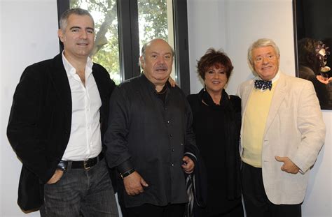 Walter zagaria, 52 anni, è il figlio di lino banfi (pasquale zagaria) e di lucia. Lino Banfi torna a vestire i panni del nonno - MYmovies.it