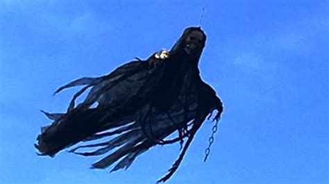 Video Man Puts Dementor On Drone To Scare People On Halloween Kreation Next Blog