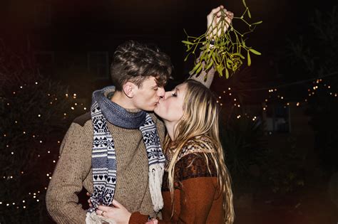 26 Christmas Pickup Lines To Use On Dating Apps Popsugar Love Uk