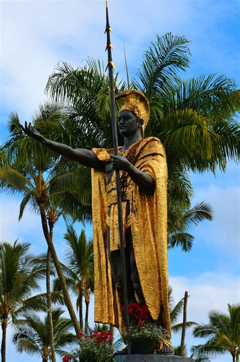 King Kamehameha Statue In Hilo Island Of Hawaii Hawaii Encircle Photos