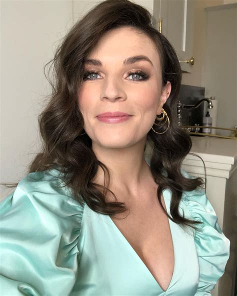 Aisling Bea Stand Up Comedian And Actress