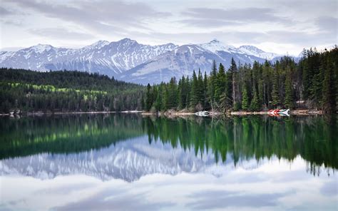 Pyramid Lake In Jasper National Park Alberta Canada Water Pine Forest