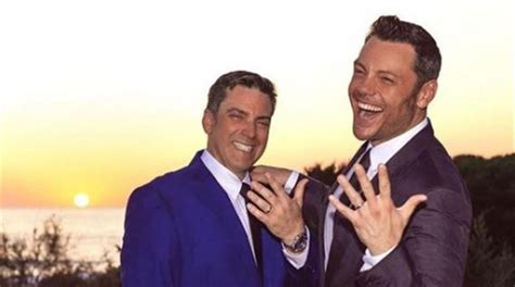 Il cantante 39enne e il compagno hanno celebrato il rito lontano da ogni clamore mediatico. Tiziano Ferro y su marido quieren ser padres