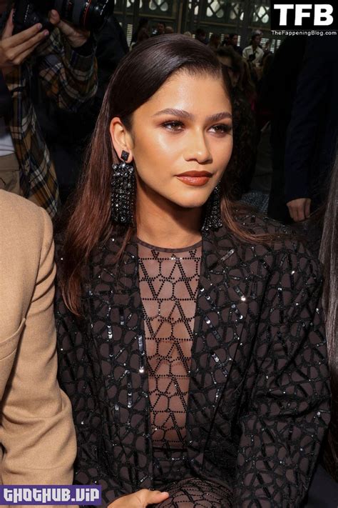 Sexy Zendaya Looks Stunning While Pictured Arriving At The Valentino Paris Fashion Week Show