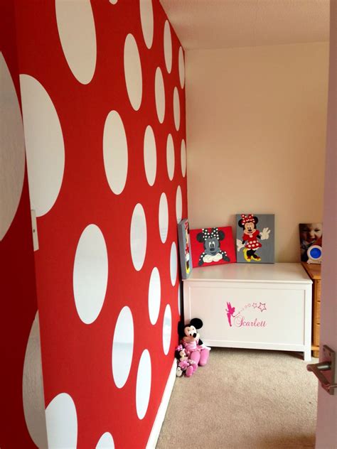 Well you're in luck, because here they come. Minnie Mouse wall for my beautiful little girl Scarlett ...