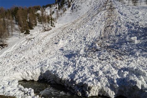 Danger Of Natural Wet Snow Avalanches Currently In The Alps Hat
