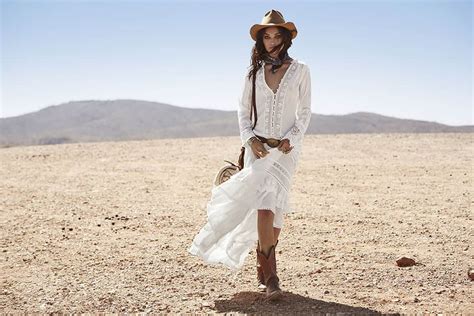 Bringing The Heat To Desert Fashion A Travel Style Guide