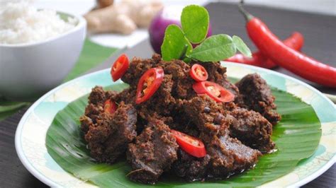 Gulung setiap lembar daging, kemudian ikat dengan tali bambu. Resep Bumbu Rendang Daging Sapi Spesial - Menu Khas Makanan Lebaran 2019, Enak dan Sederhana ...