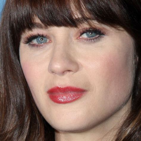 Zooey Deschanels Makeup Photos And Products Steal Her Style