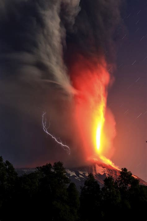 Thousands Flee After Volcano Erupts In Chile