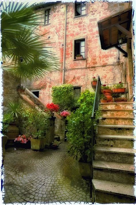 Italian Courtyard By Lynn Andrews In 2020 Italian Courtyard
