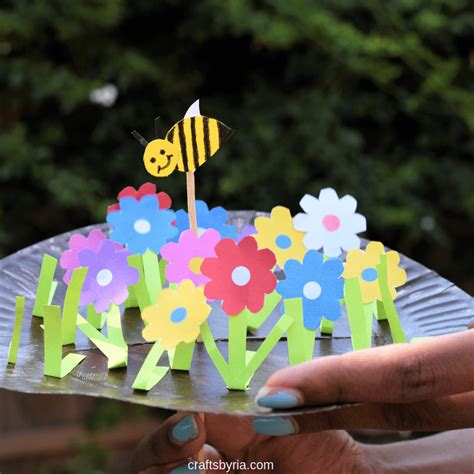 Dltk's crafts for kids paper plate flower wreath. Fun spring craft for kids-Paper plate garden and bee ...