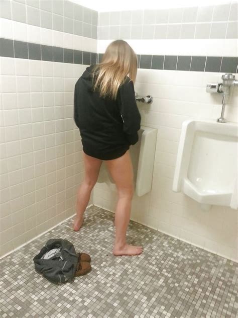 Girls Peeing In Urinals Pics Xhamster