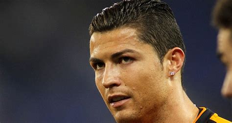 Schließlich hat der portugiese im. Cristiano Ronaldo Vermögen - Einkommen und Gehalt 2016