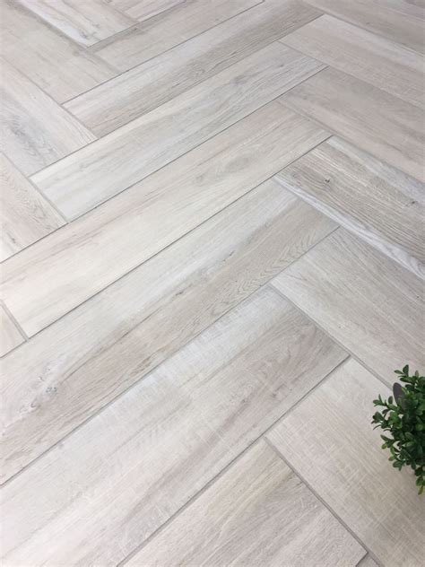 Herringbone Pattern Wood Look Tile Floor Yulanda Meadows