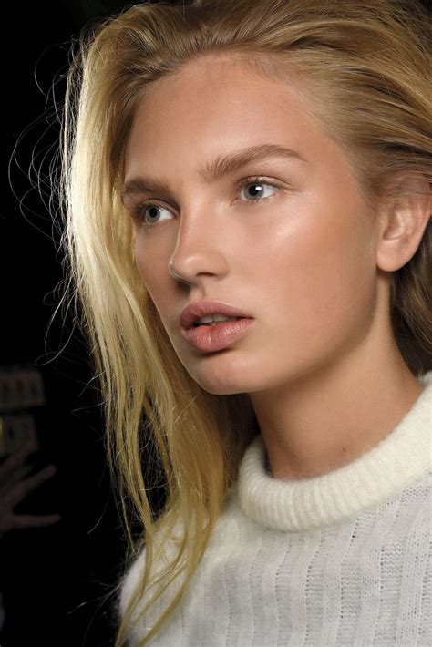 Kiss And Make Up In Macs Autumnwinter 15 Beauty Trends