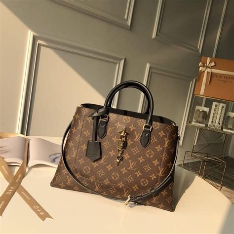 Louis Vuitton Book Tote Louis Vuitton Monogram Luco Tote Handbags