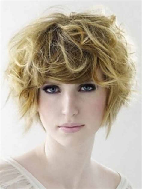 New Hairstyle Hairpunk: Casual Medium Girls Wavy Hairstyles