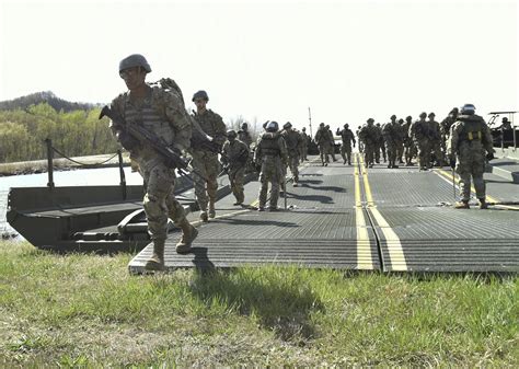 Trainees Put Their Knowledge To The Test Become Engineer Soldiers