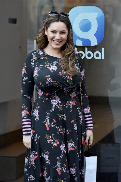 Kelly Brook Busty Candids In London Hot Celebs Home