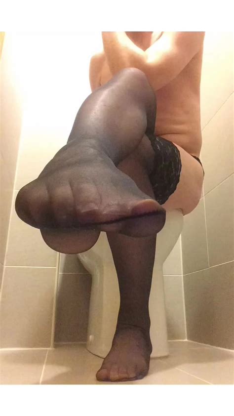 Kinky Sexy Crossdresser Wank In Black Stockings And