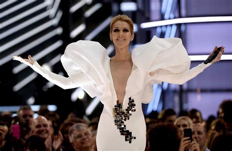 Céline Dion Performs Titanic Theme Song After 20 Years