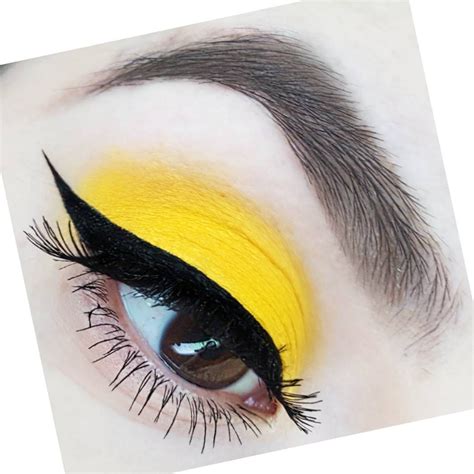 Yellow Eyemakeup Winged Eyeliner Winged Eyeliner Eye Makeup Eyeliner