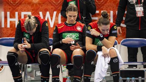 Women's handball is a sport available to bet on at the tokyo olympics, with norway as the favorite to win with +100 odds. Handball-WM der Frauen: Der Olympia-Traum ist geplatzt ...