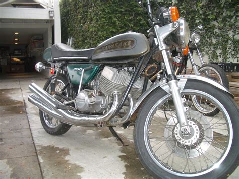 Also i'm finding conflicting info in regard to whether or not this engine is an 8 or 16 valve. HOLLYHOOD H2 Kawasaki H2 750 1974: HollyHood H2.. 1974 ...
