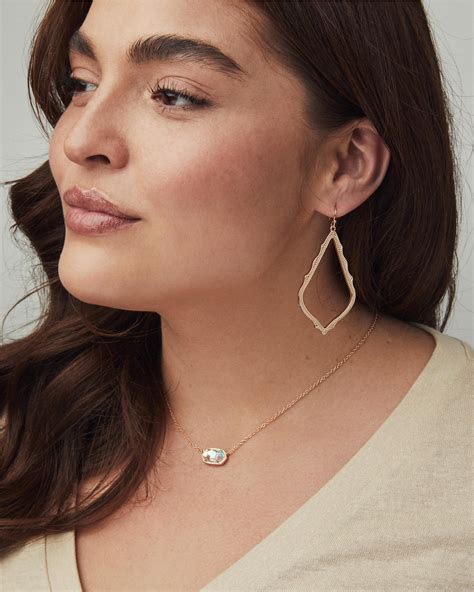 Sophee Drop Earrings In Gold Jewelry Kendra Scott