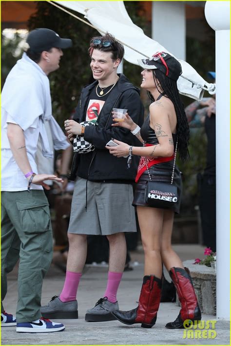 Halsey dated actor evan peters after previous relationships with musicians. Halsey Shares a Laugh with Boyfriend Yungblud at Coachella 2019!: Photo 4272603 | 2019 Coachella ...