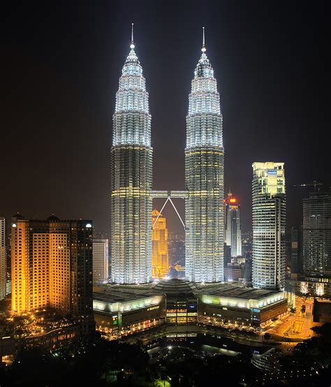 Oil price rebound allows petronas to start new investment cycle. Petronas Towers, Malaysia | HeidelbergCement Group