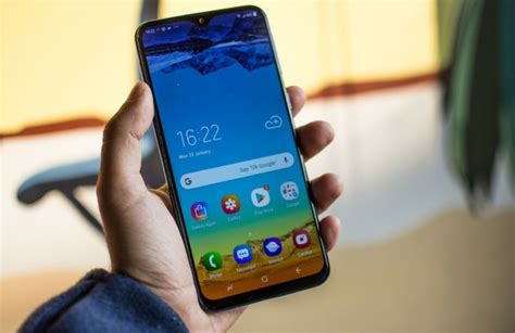 Variasi desain biasanya dipengaruhi oleh jenjang sekolah, usia, jurusan. Spesifikasi dan Harga Galaxy M20, Kelas Menengah dengan ...