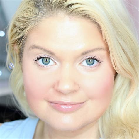 Glowing Skin Airbrush Makeup Look With Luminess Air Everyday Starlet
