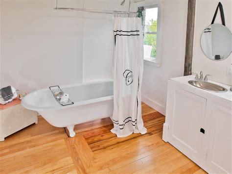 My small guest bathroom was neglected and boring. HGTV.com shares our favorite small bathroom makeovers from ...