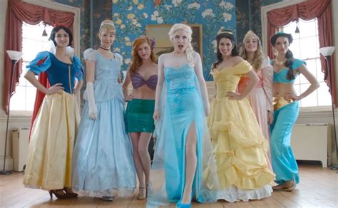 The official site for disney princesses, with latest inspiring princess videos, and movies with cinderella, belle, moana, mulan and more. Wenn Disney-Prinzessinnen erwachsen werden • WOMAN.AT