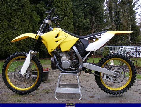I have tried to tellthe rm 250 and rmx 250 model histories on this page as i know them. 2006 Suzuki RM 250 - Moto.ZombDrive.COM