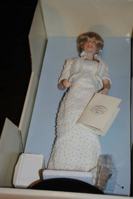 Franklin Mint Lady Diana Doll Wearing Long Ecru Off White Dress W