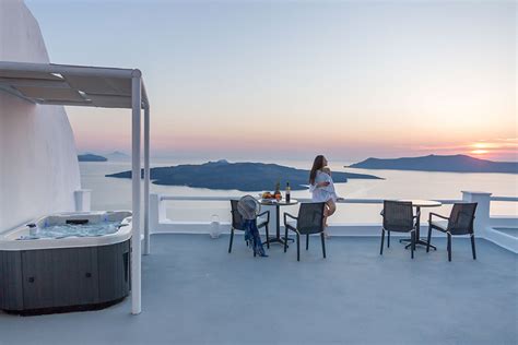 5 Luxury Suites On The Santorini Caldera That Will Steal Your Heart