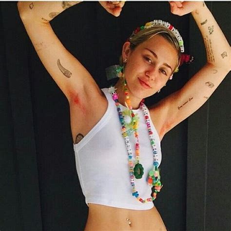 Mileycyrus Has Dyed Her Armpit Hair Pink Dafuq Lol Ooolalablog Ooolalawtf Celeb News