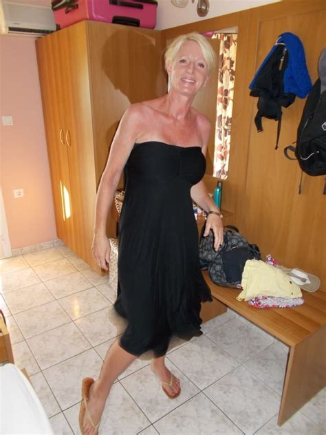 Classy Short Haired Blonde MILF From The UK Pics XHamster