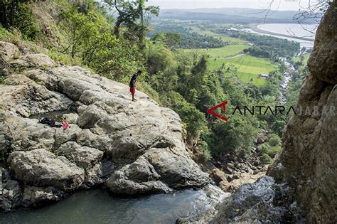 Tempat wisata geopark ciletuh palabuhanratu adalah sebuah konsep manajemen pengelolaan kawasan yang menyerasikan keragaman geologi, hayati, dan budaya, melal. Geopark Ciletuh Palabuhanratu raih penghargaan objek ...