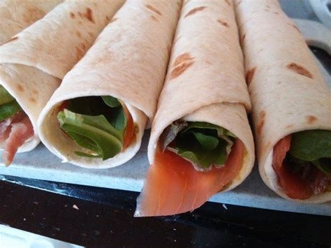 Wraps met zalm en pesto