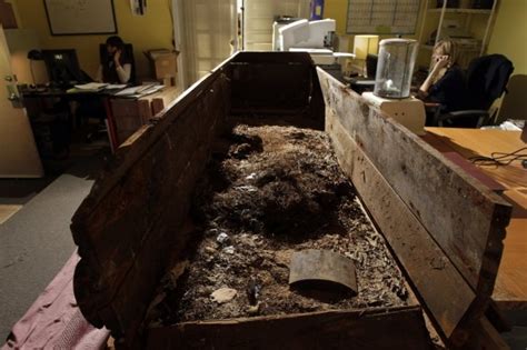 The Postillon Dead Body Discovered In Cemetery