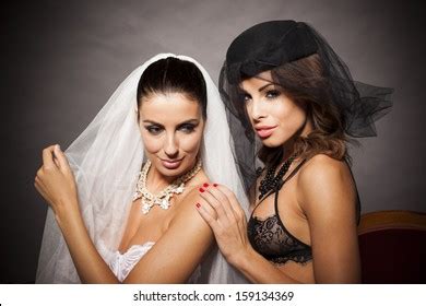 Photo De Stock Sexy Nude Lesbian Couple On Gray Shutterstock